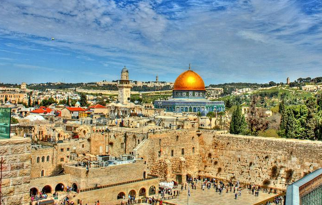 伊朗敢怼美国，为什么却不敢向以色列还击，任