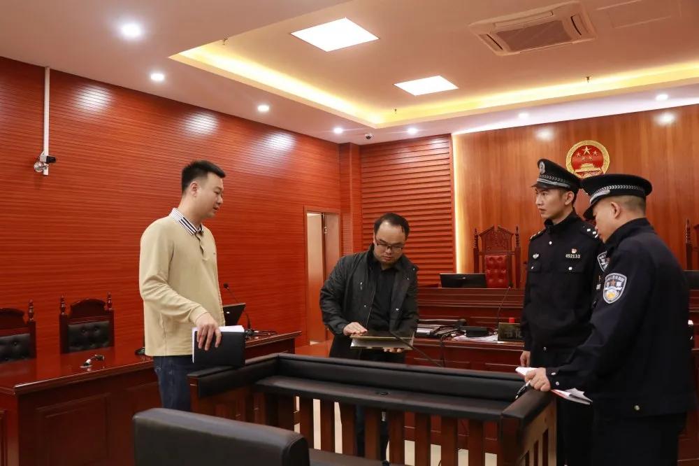 市中院领导到鹿寨法院检查指导 “六专四室”建设情况及法庭安保工作