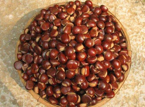 Preserving chestnuts, some people will freeze them directly, and some ...