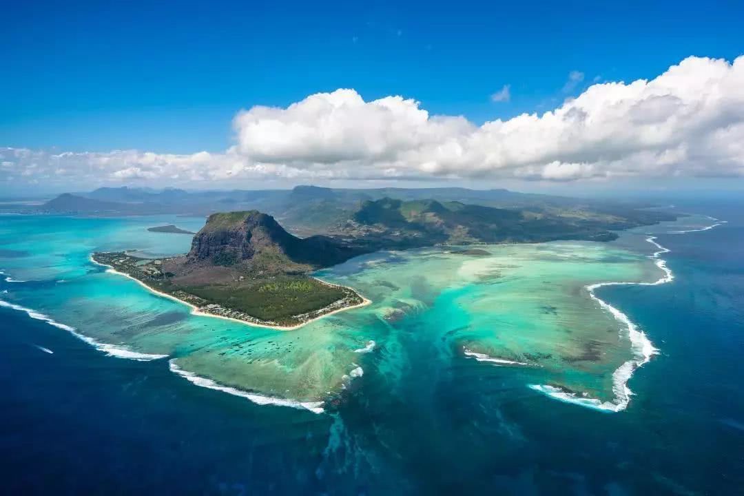 The paradise described by Mark Twain-a romantic resort Mauritius (1 ...