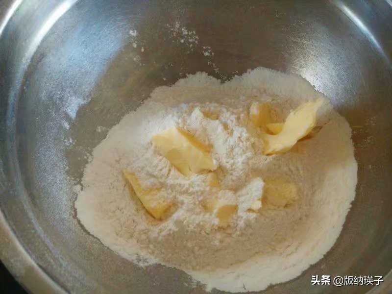 自制家庭版蛋挞，掌握其中几个技巧，蛋挞皮酥脆，蛋液嫩滑