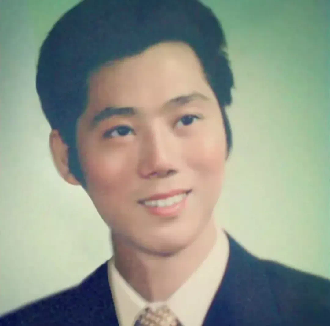 李诚儒住豪宅娶娇妻，儿子却辍学、买不起房，