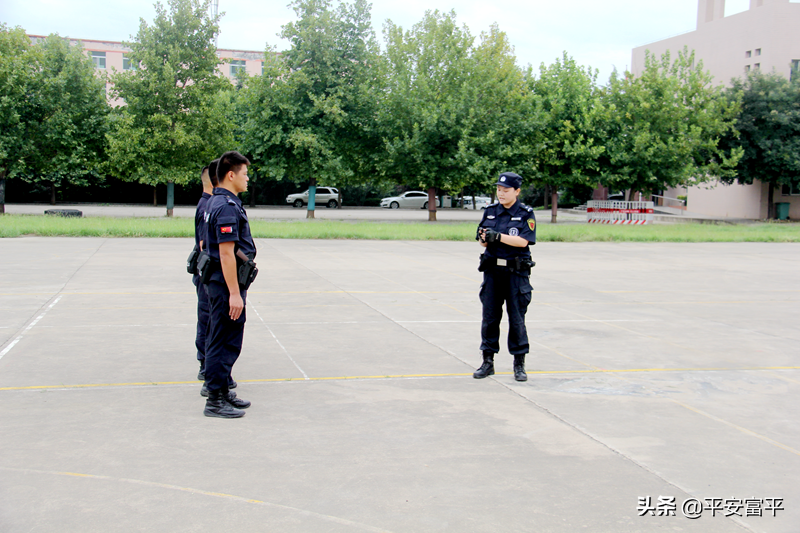 【警旗在一线飘扬】市公安局警训处督导检查富平警务实战教官教学法练兵比武活动