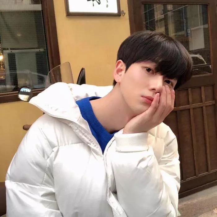 比较好看的图片头像男生霸气冷酷