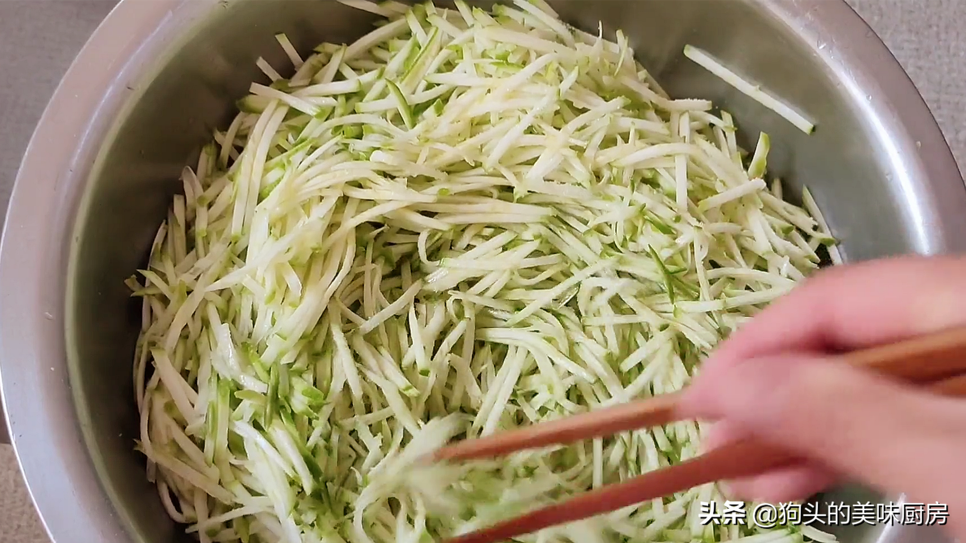 蒸包子不加酵母也能做，教你個老方法，咬一口滿嘴都是香，太香了