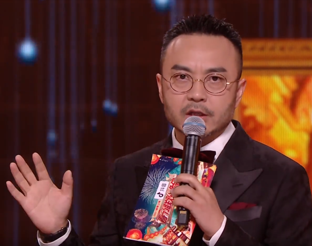 湖南春晚主持百态：吴昕浮夸，沈梦辰造型抢镜