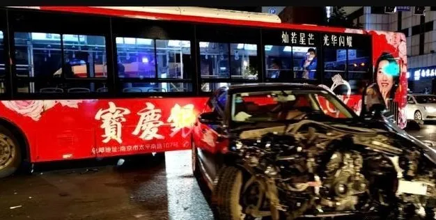 南京新街口惨案后续，现场详情被曝光：看到了婚姻里最恐惧的一幕