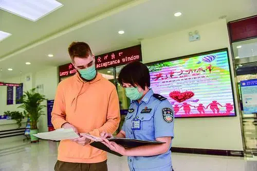 警花文明岗，青春在这里绽放