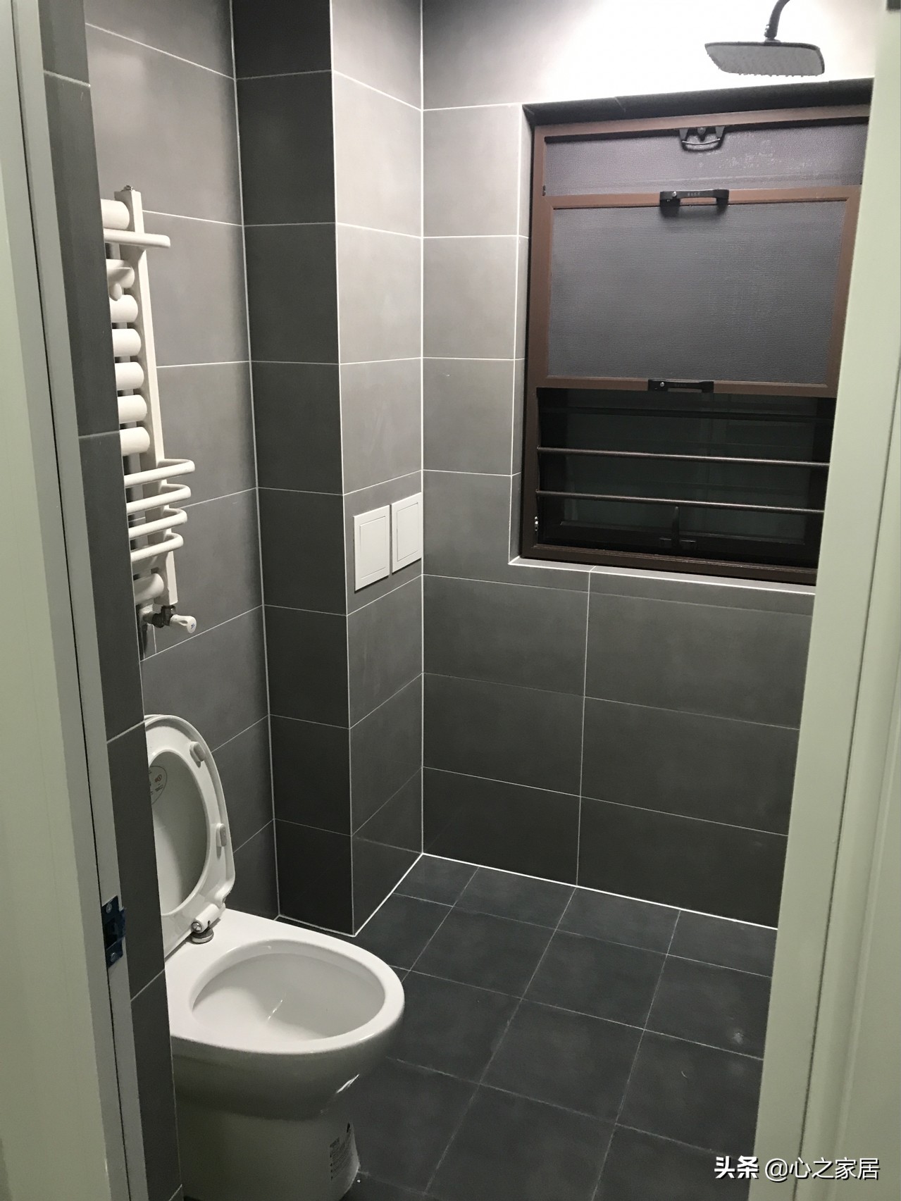 85㎡简约时尚的家装设计，没有玄关就自己打造，空间虽小但很精致