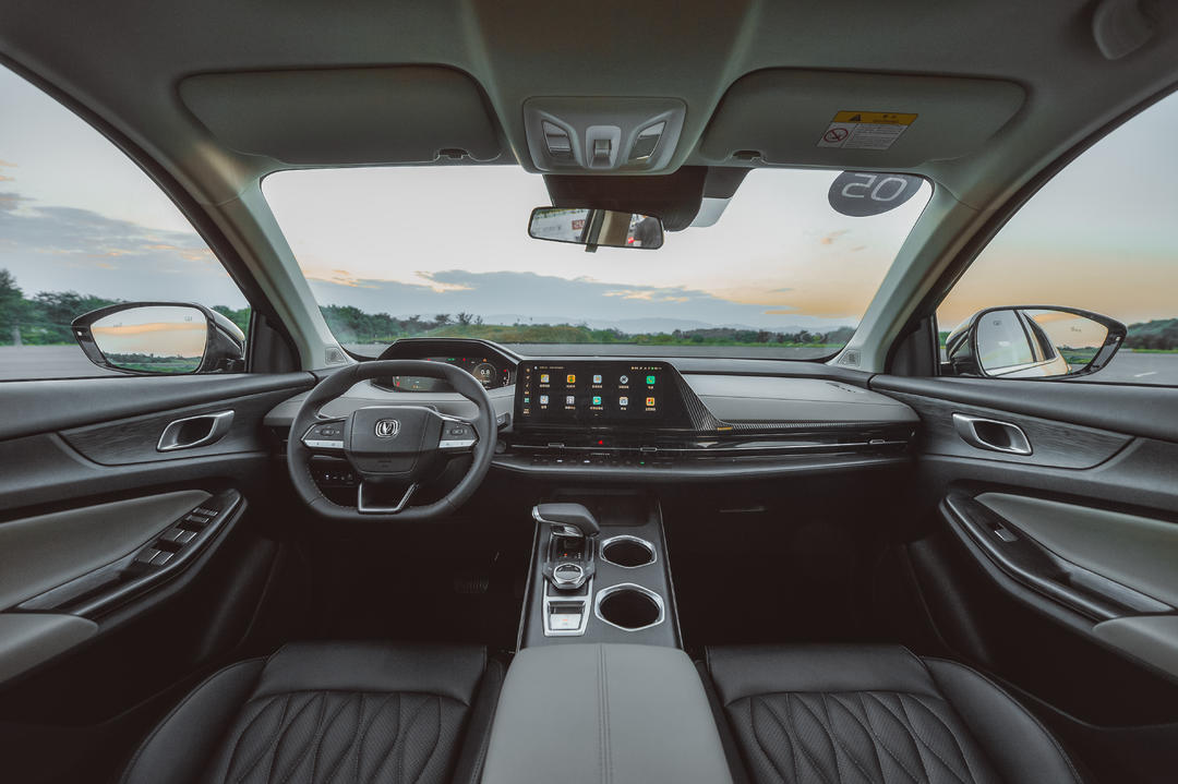 买10万元级SUV，长安CS55 PLUS要啥有啥