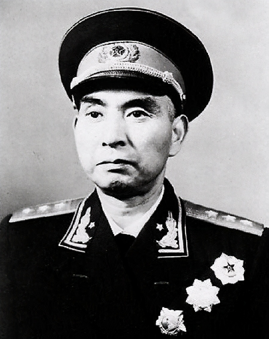 英国元帅卧姿射击连发连中，把枪给我军上将，