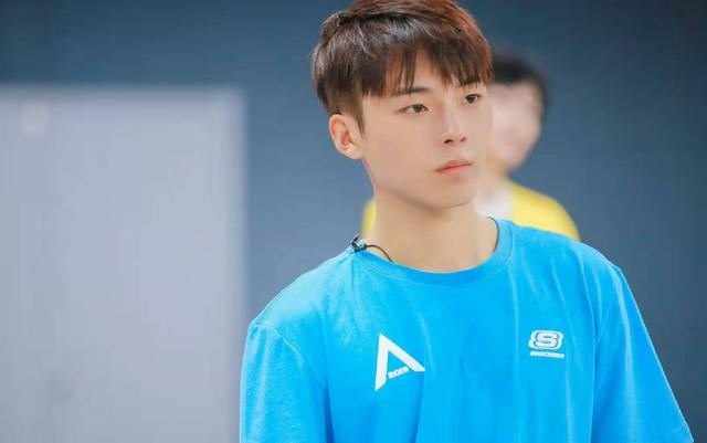 恋情|高嘉朗公开恋情曾多次称自己单身 评论区却翻车了