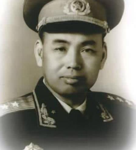抗日战争和解放战争中，他是许世友的政委，为何只授少将衔