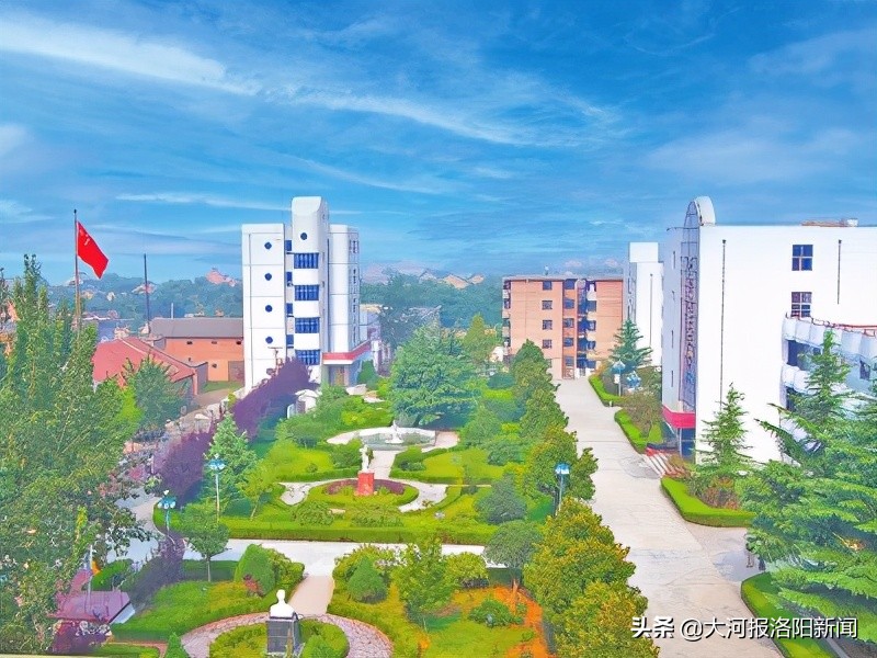 孟津區(qū)第一中學(xué)跨越式創(chuàng)新發(fā)展紀(jì)實(shí)(圖1) 孟津區(qū)第一中學(xué)跨越式創(chuàng)新發(fā)展紀(jì)實(shí)(圖1)