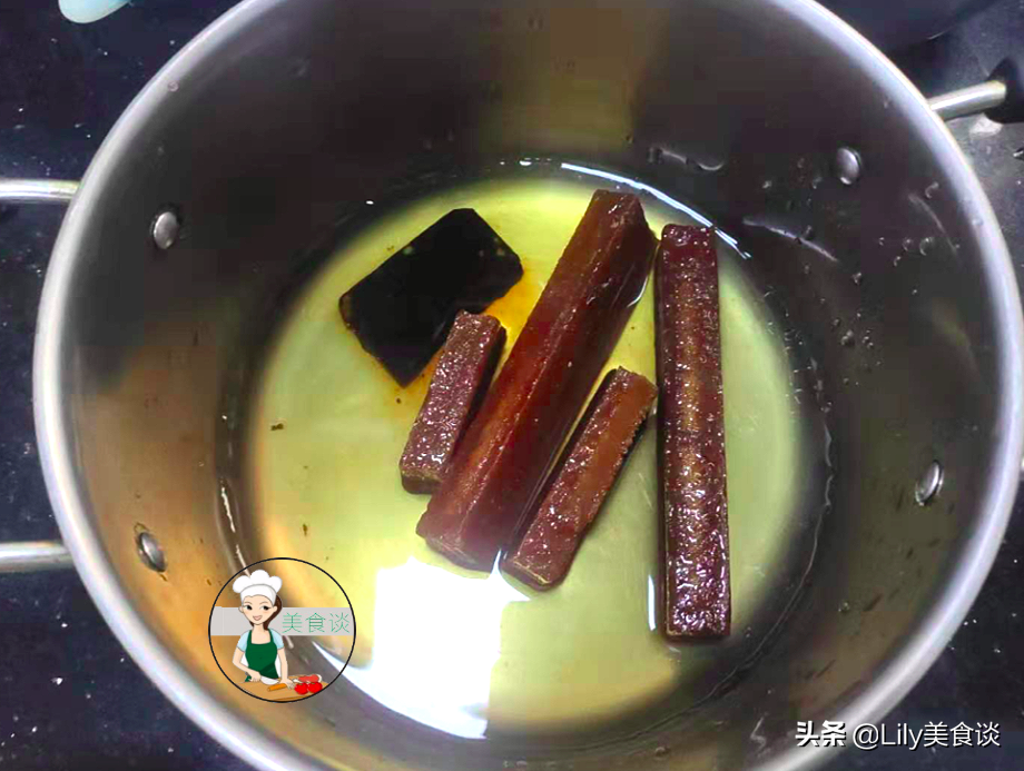 夏天，这蒸糕常做给家人吃，一拌一蒸，爽滑筋道香甜，营养不上火