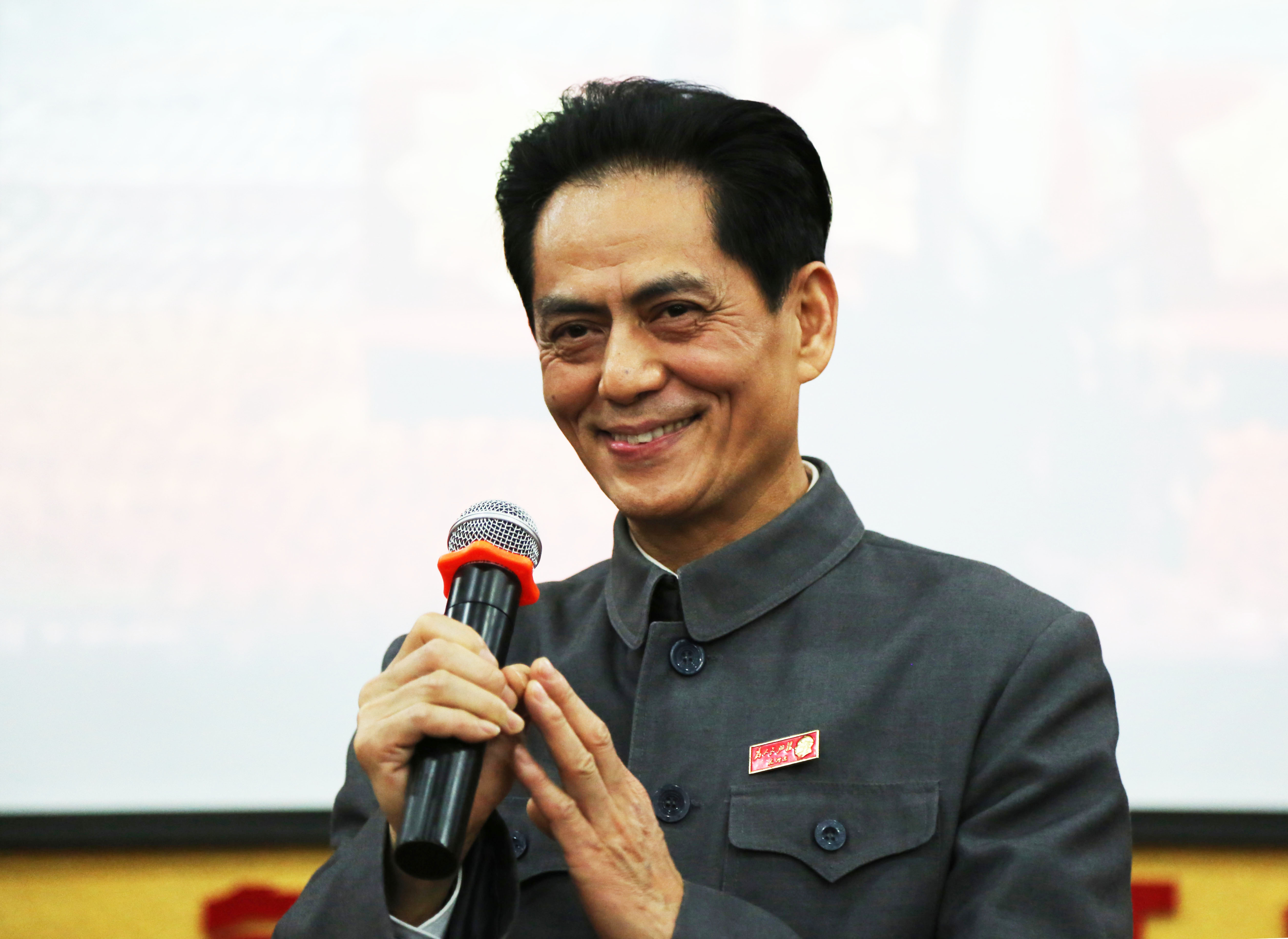 红色文化宣传传承人李宁走进社区讲党史故事备受欢迎