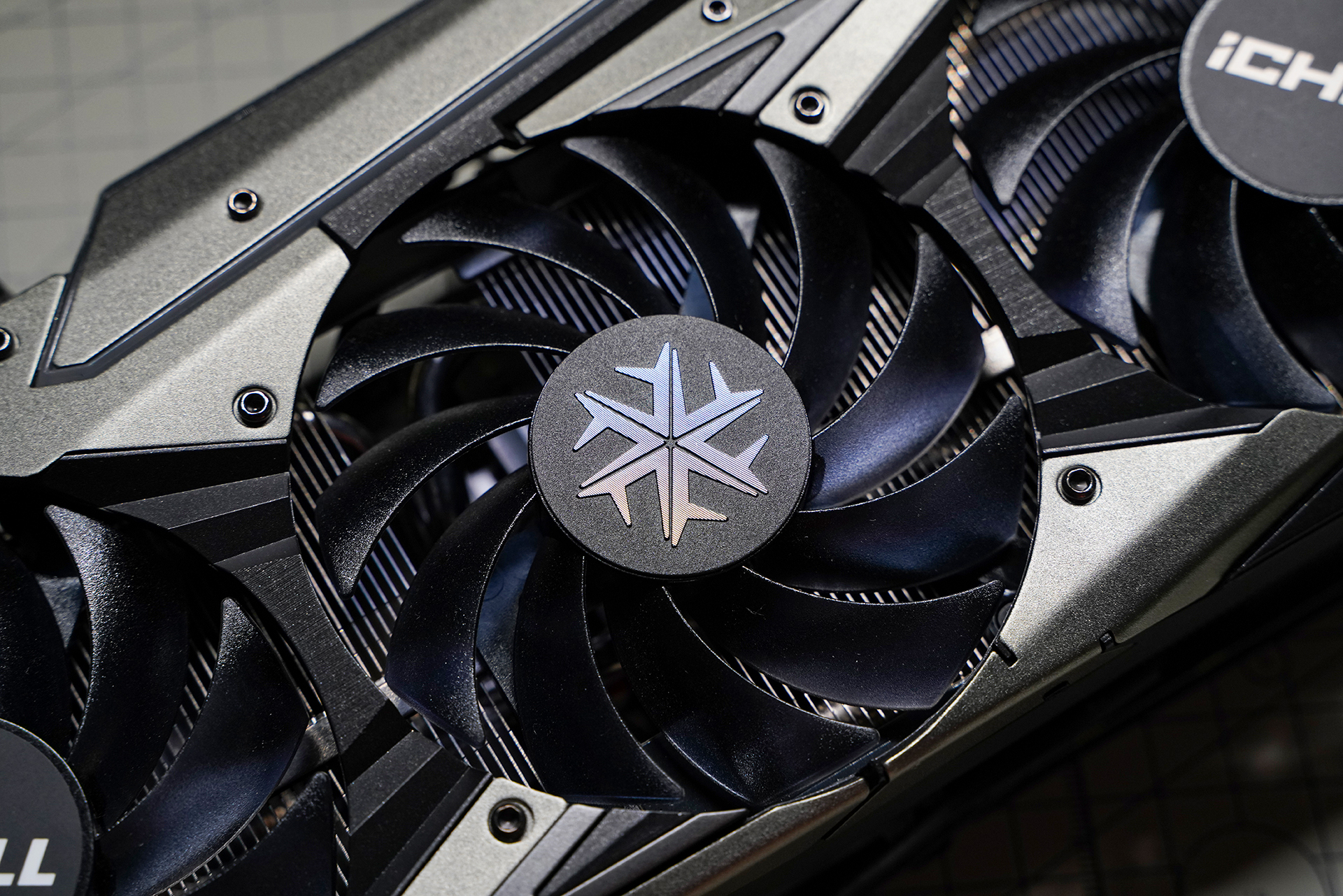 新一代2K光追游戏神器 映众RTX 3070冰龙超级版