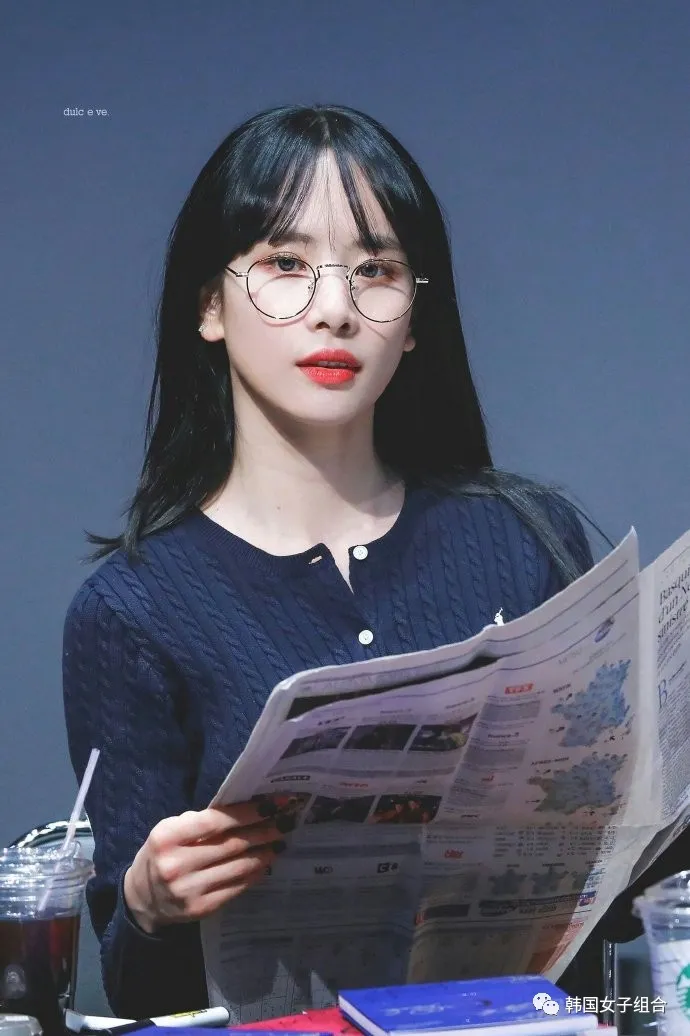 除了黑发之外,金发也非常美的这位女团爱豆