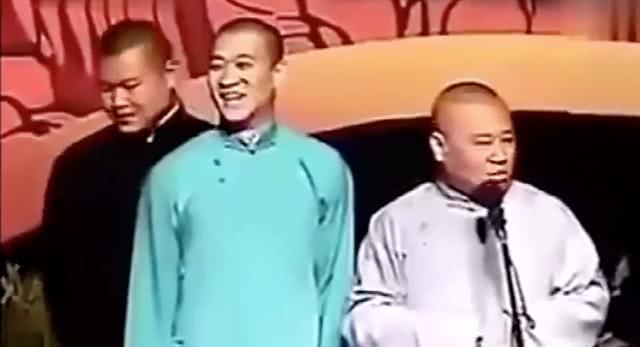 岳云鹏被霸凌的那些年：被曹云金按在台上暴揍