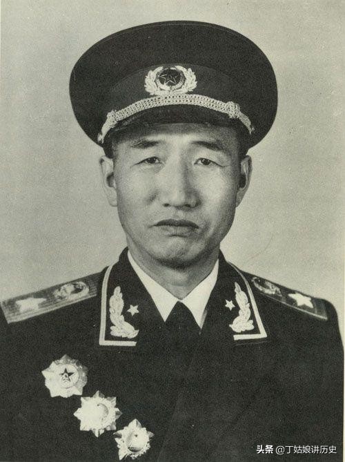 我軍十六個兵團(tuán)，既當(dāng)司令員又當(dāng)政委的，共有四個人，他們都是誰