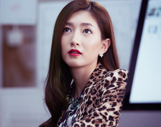 33岁江疏影有多撩人？全身仅靠两根绳吊着，网友