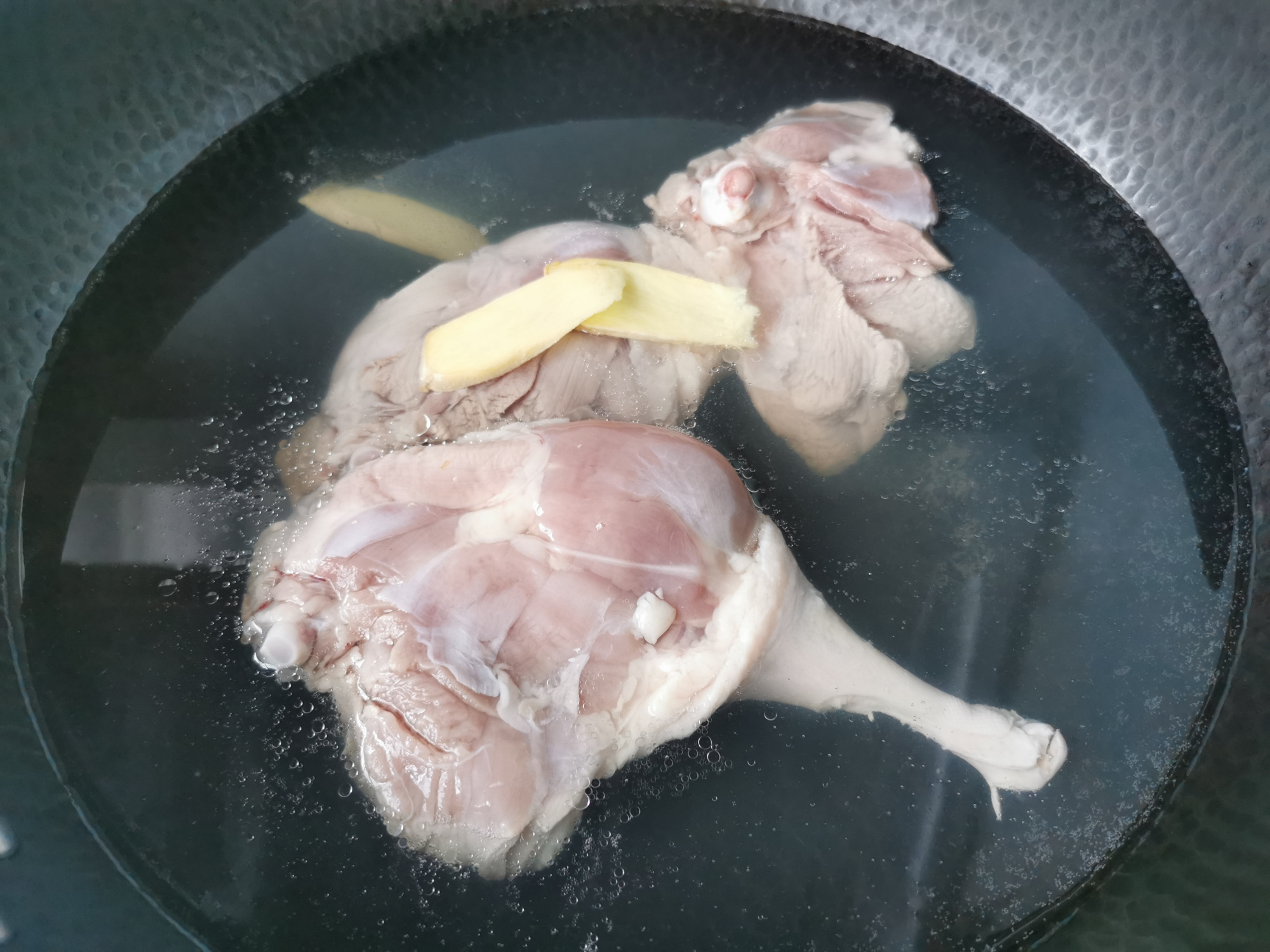 入秋后，吃牛肉羊肉不如吃鸭肉，高蛋白易消化，滋补润燥不上火