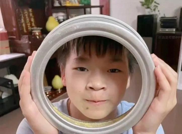 全红婵展示新技能！在何教练家过节，师母惊艳出镜，恩师满脸幸福