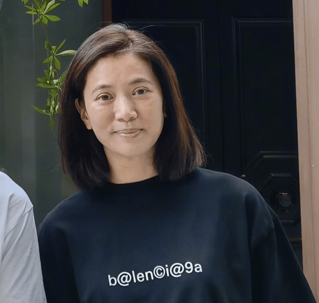 张智霖为袁咏仪庆祝50岁生日，甜喊对方美女，结婚20年恩爱如初