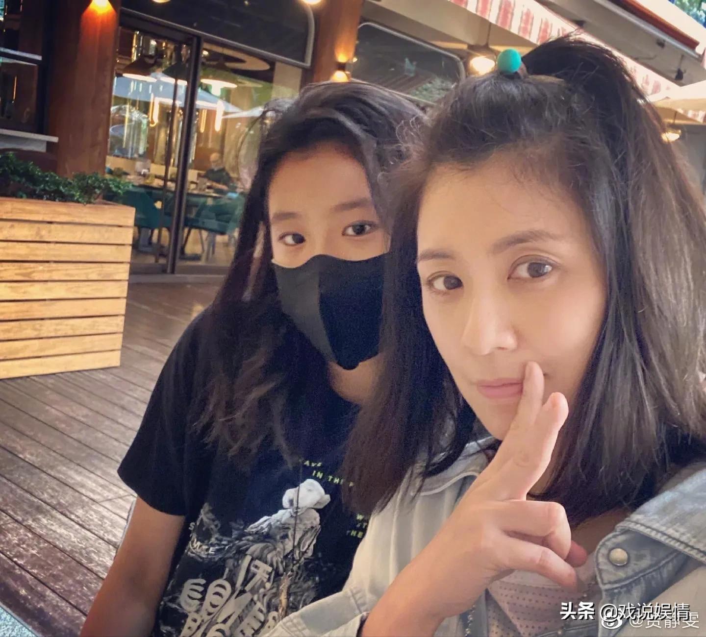 贾静雯大女儿晒三姐妹合照，心情不错疑似已走出被陌生人威胁阴影