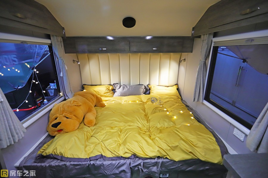 豪华内饰越野配置,黑系hq19越野拖挂房车