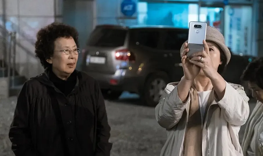 做自媒体赚老人的钱,越来越难了