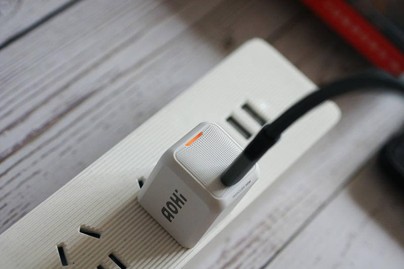 小體積，大能量：Aohi magcube 20W充電器體驗(yàn)