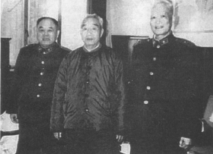 上将张震：子弹藏身10年，三次退休计划落空，邓小平：再干一届