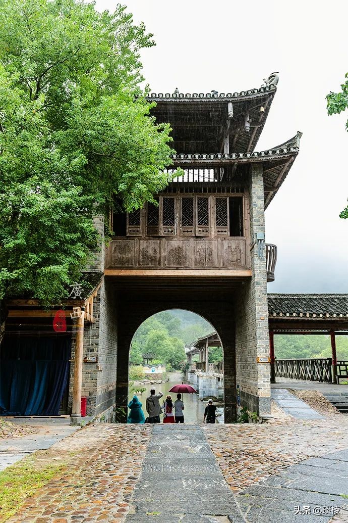 The owner spent 11 years investing 400 million yuan to build an ancient village with very few tourists