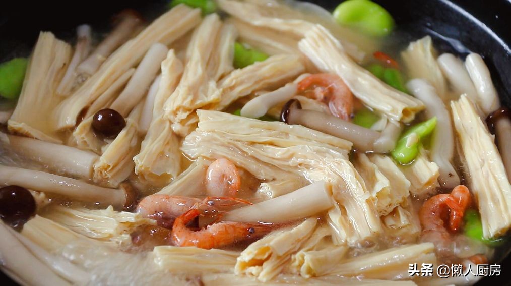 做饭怕麻烦？教你三鲜腐竹的懒人做法，吃起来清爽，没有油腻感