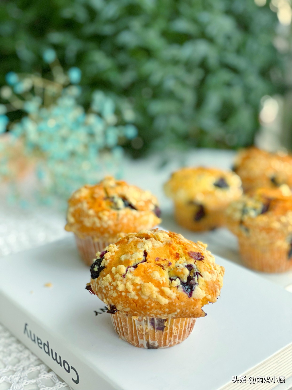 10分钟搞定，爆浆蓝莓麦芬蛋糕，外酥里软又美味，秒杀蛋糕店