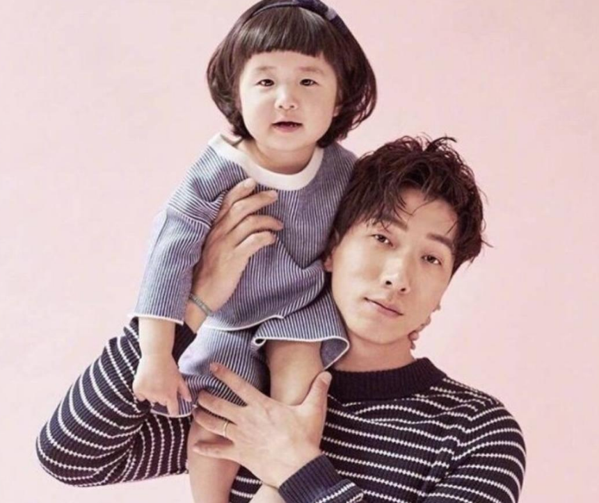 有種“複製”叫張亮女兒，跟爸爸如同照鏡子，哥哥天天很優秀