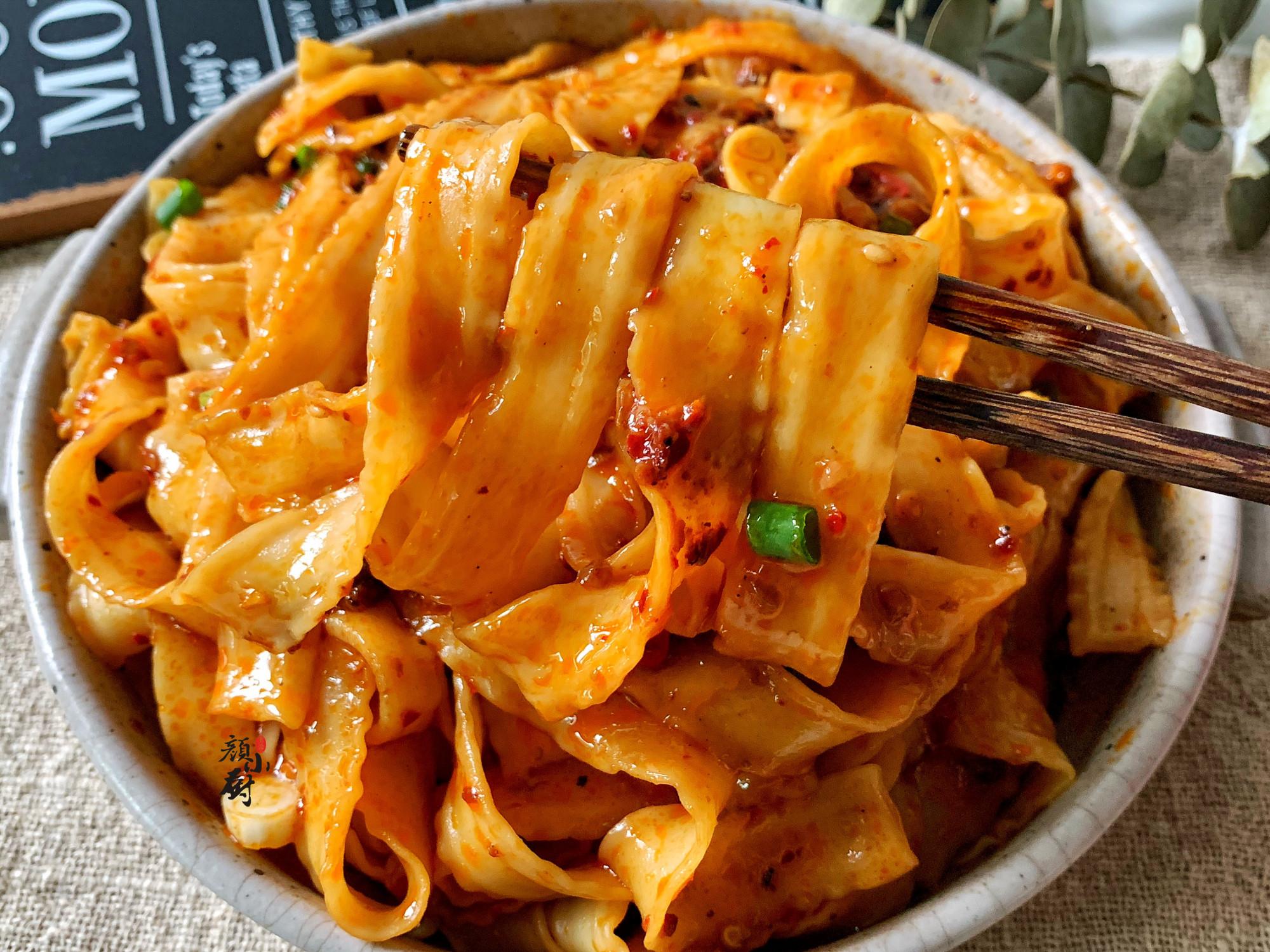 氣溫回升，我家常吃這碗麵，煮一煮10分鐘出鍋，拌醬吃真香