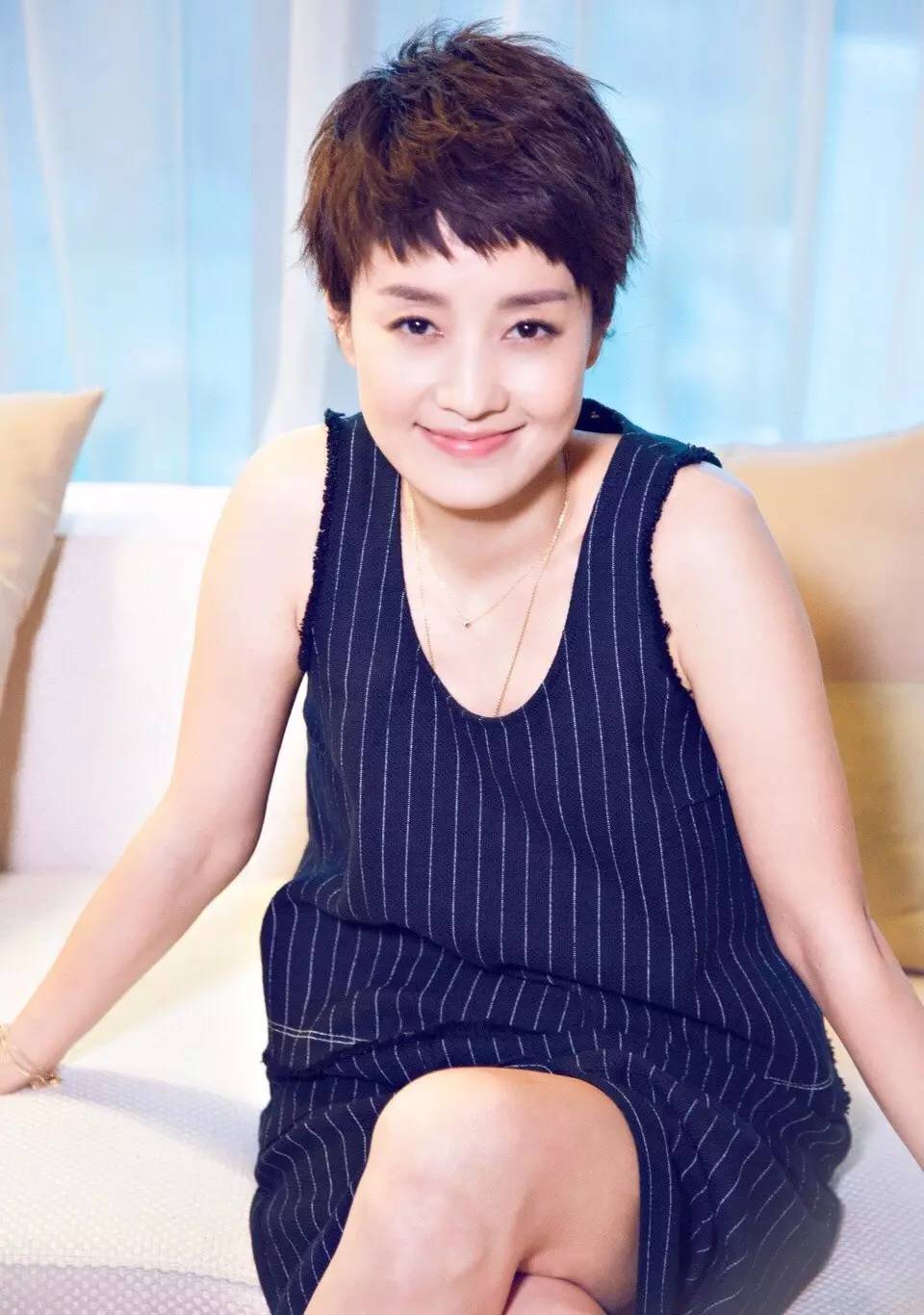 马伊琍离婚后再会小鲜肉，与男方举止亲昵，再曝姐弟恋？
