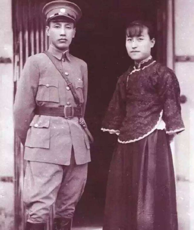 蒋介石女儿的两任丈夫：一个是红色特工，另一个则是日本间谍
