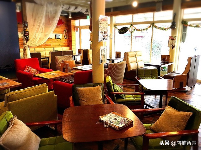 把“药店”开成“咖啡馆”，提供健康咨询服务