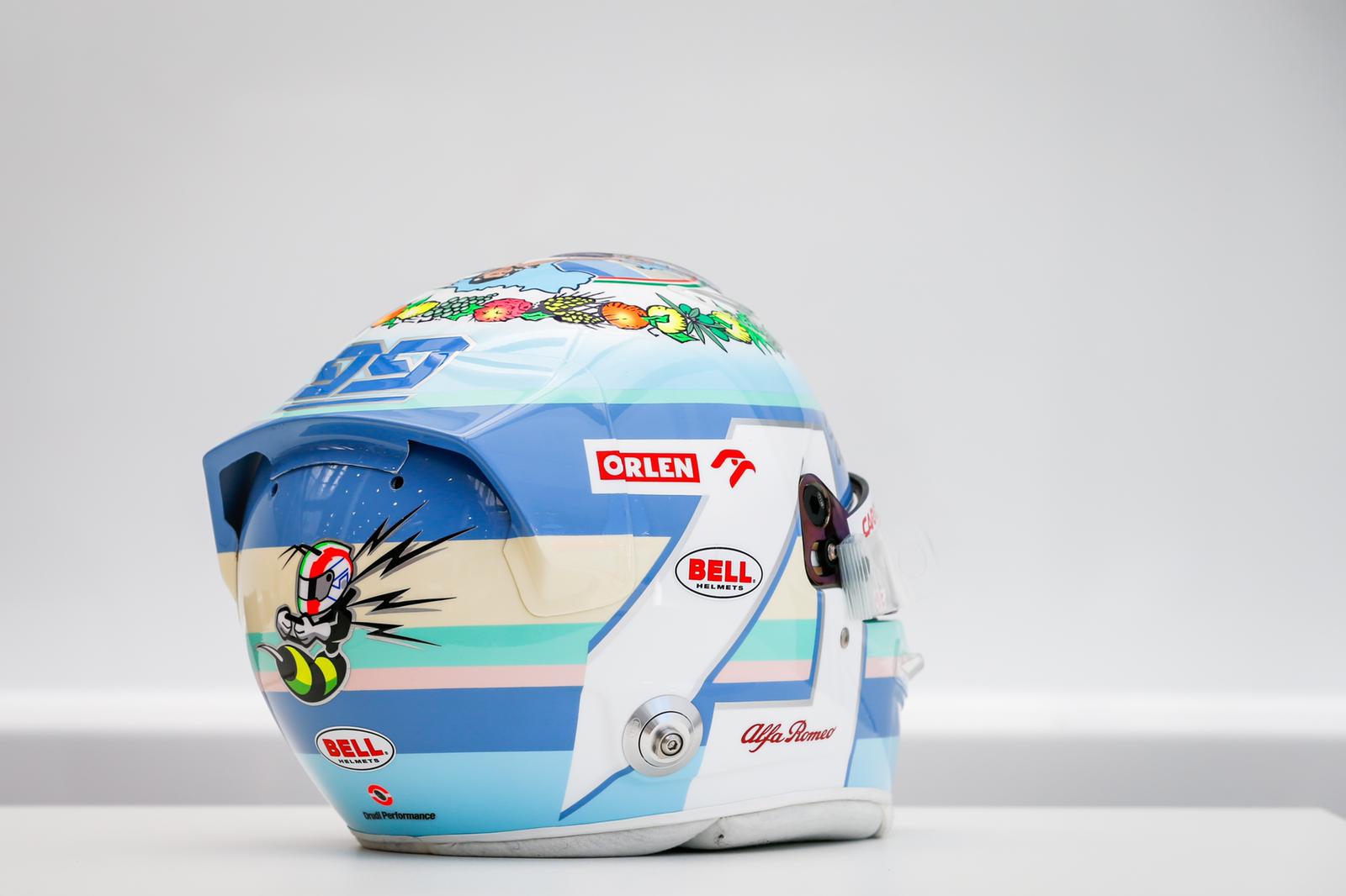 阿尔法·罗密欧竞速F1车队安东尼奥·吉奥维纳兹戴幸运头盔出赛