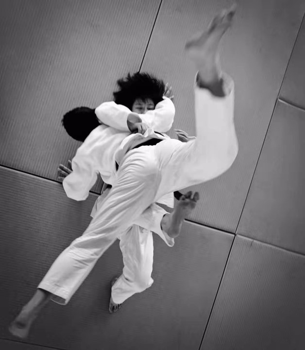 ����&reg; ������&reg; �����۽������й�Ů�Եļ��;���������