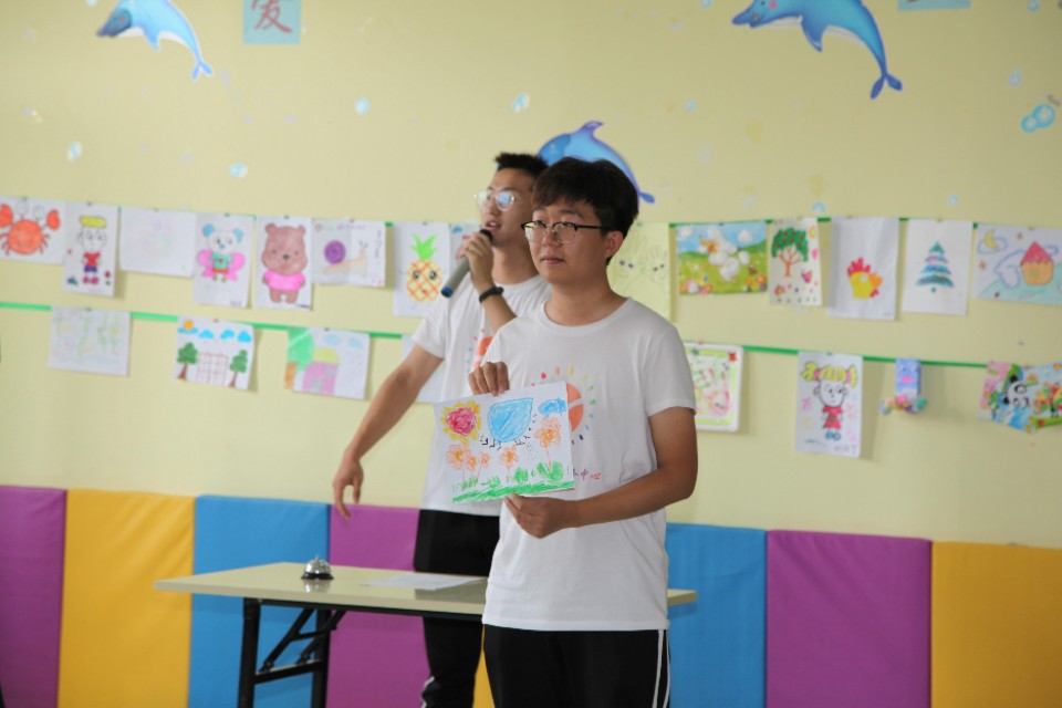“让爱筑梦，伴你成长”儿童画作公益拍卖主题活动在呼和浩特举行