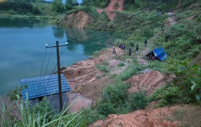 江西一废弃矿坑捞出三具童尸，均10岁左右，到底