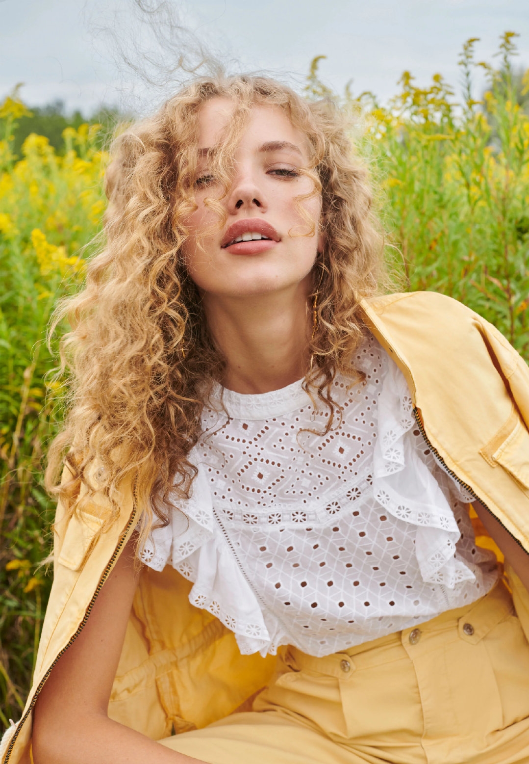 泰国“甄嬛”宠冠六宫！跪地上挑选礼服，泰王