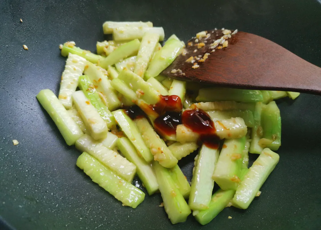 丝瓜是个好东西,超简单的炒丝瓜教学 美食做法 第8张 丝瓜是个好东西,超简单的炒丝瓜教学 美食做法 第8张