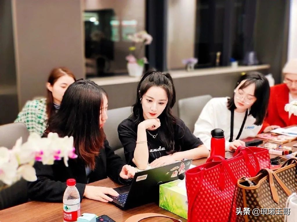 36岁薇娅突然停播，住院手术那些不要命的成年人