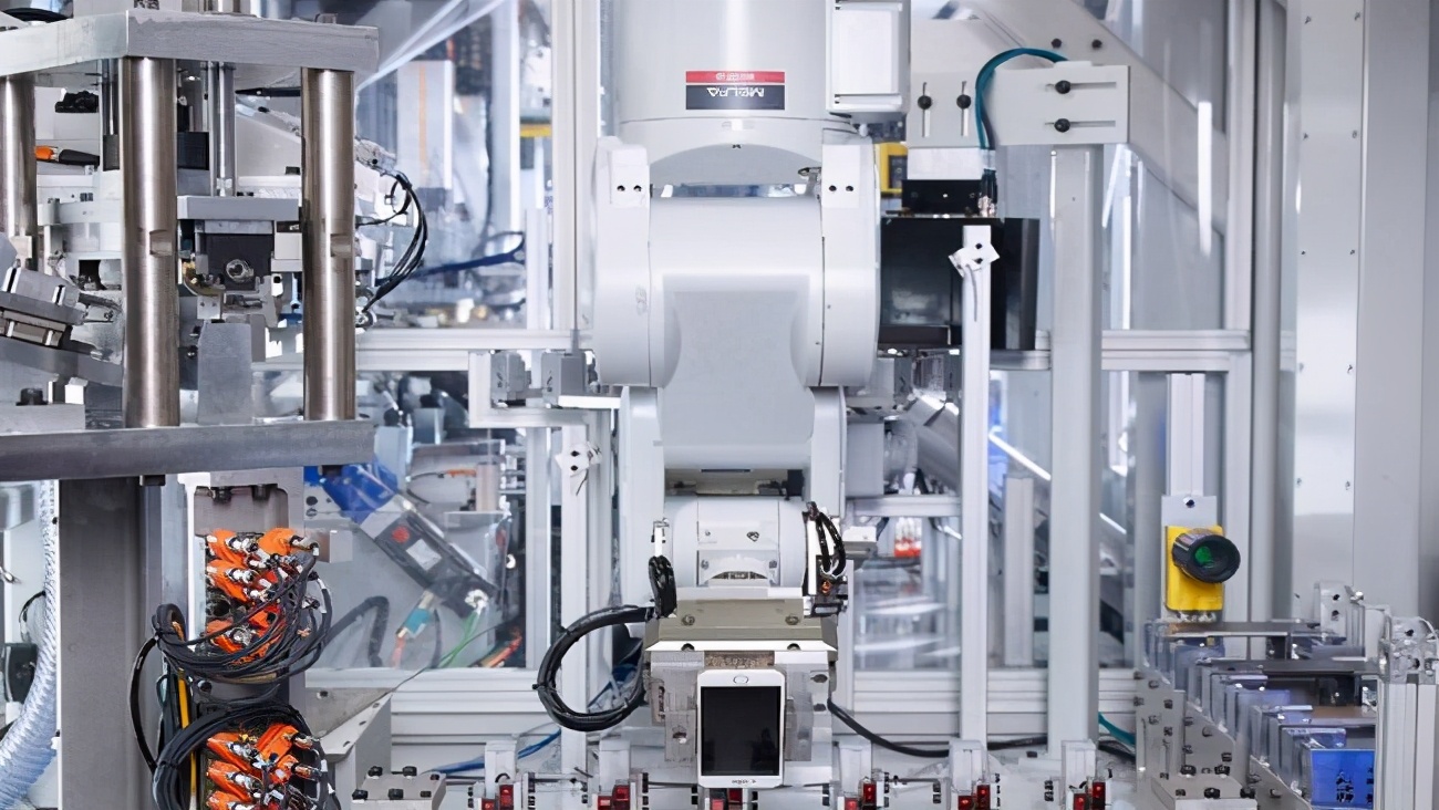 其次中芯国际在北京,深圳两大一线城市扩建28nm生产线,在一年之内投入