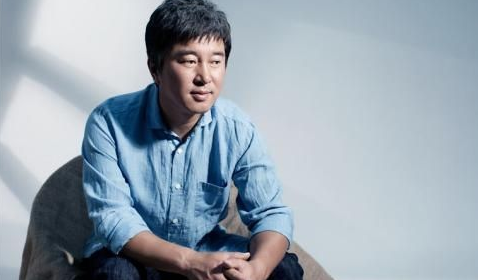 51岁满文军退圈后罕露面！身材发福大变样，曾指证富豪老婆涉毒？